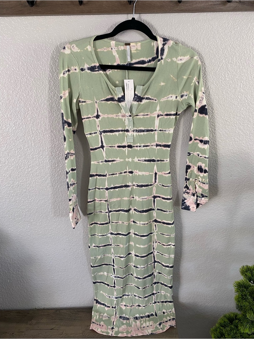 Ribbed Tie-Dye Henley Maxi Dress in Sage Green